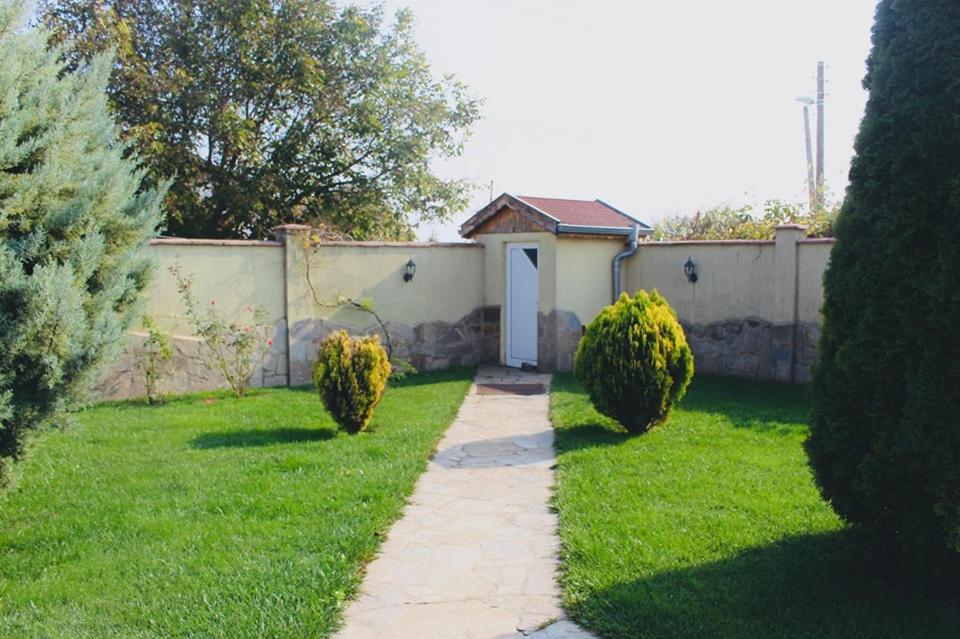 Ezerets Guest House Anita Екстер'єр фото