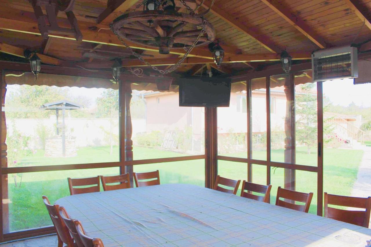 Ezerets Guest House Anita Екстер'єр фото