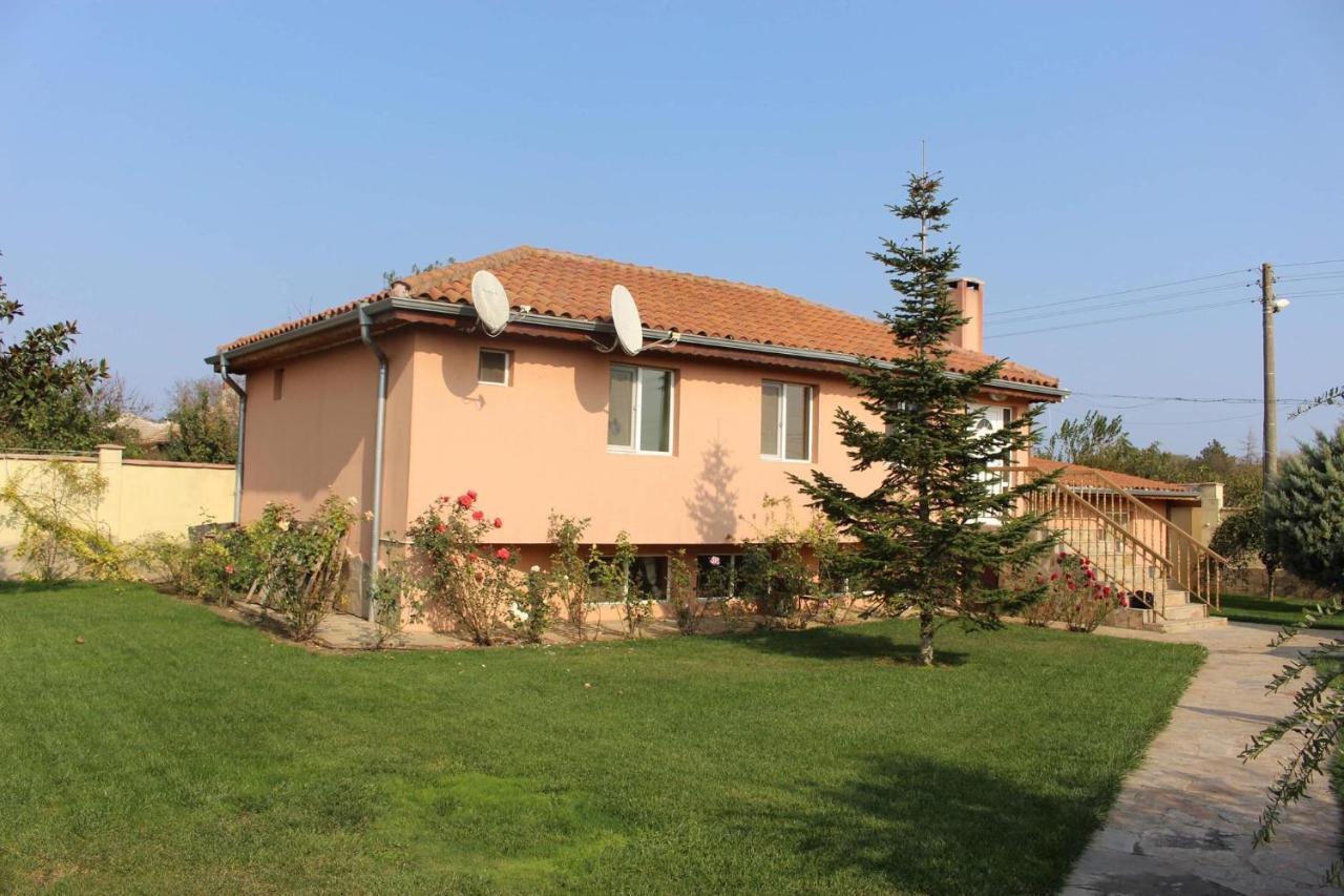 Ezerets Guest House Anita Екстер'єр фото