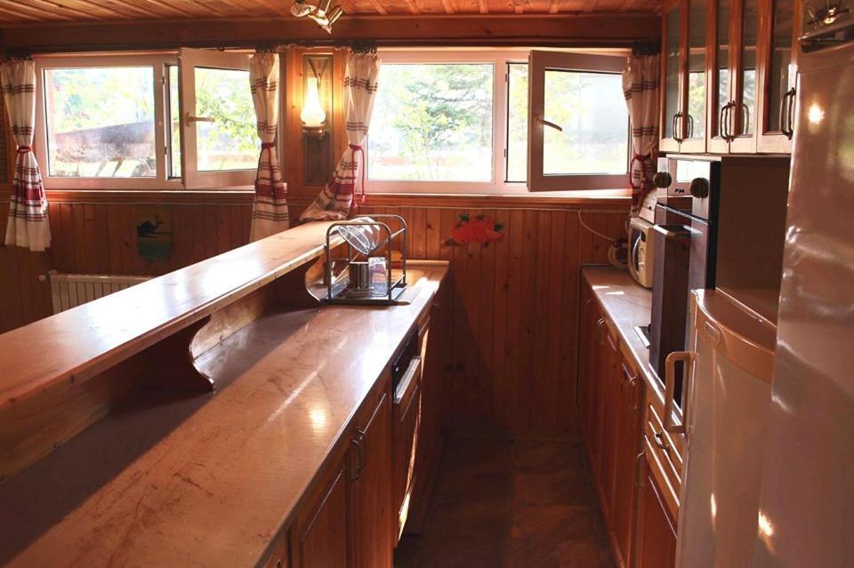 Ezerets Guest House Anita Екстер'єр фото